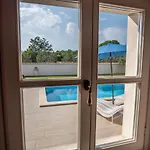Pavicini 2181 Villa