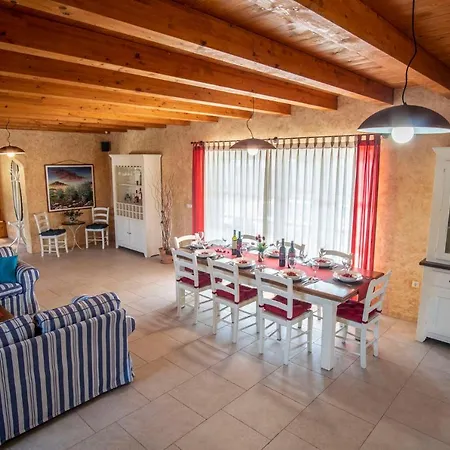 Вилла Pavicini 2181 *