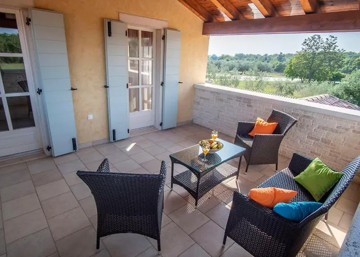 Vila Pavicini 2181 *