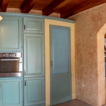 Vila Pavicini 2181 Segotici