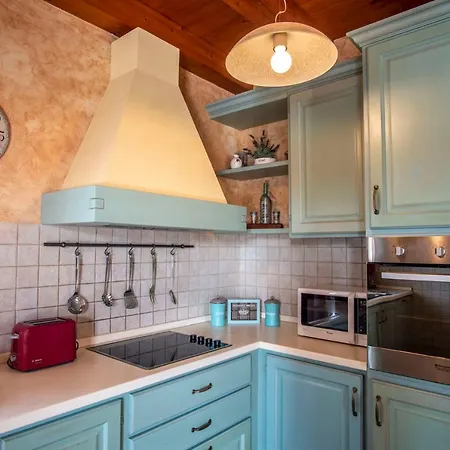 Vila Pavicini 2181 Segotici