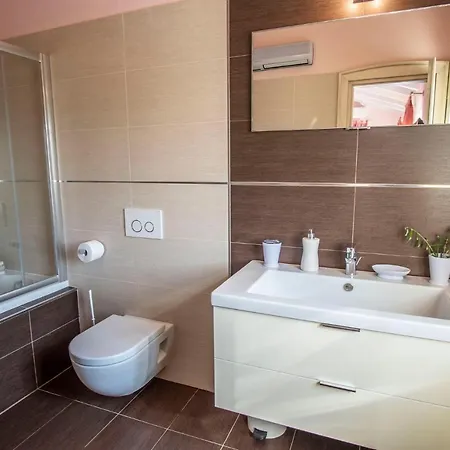 Vila Pavicini 2181 *