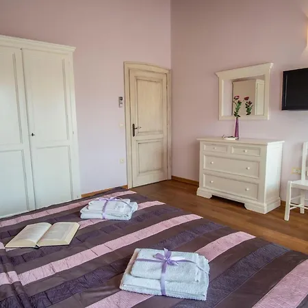 Vila Pavicini 2181 Segotici