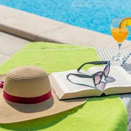 Vila Pavicini 2181 *