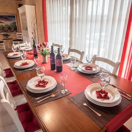 Pavicini 2181 Vila Segotici