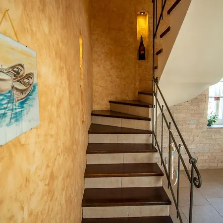 Vila Pavicini 2181 *