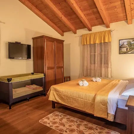 Vila Pavicini 2181 Segotici