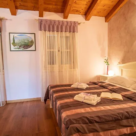 Pavicini 2181 Vila *