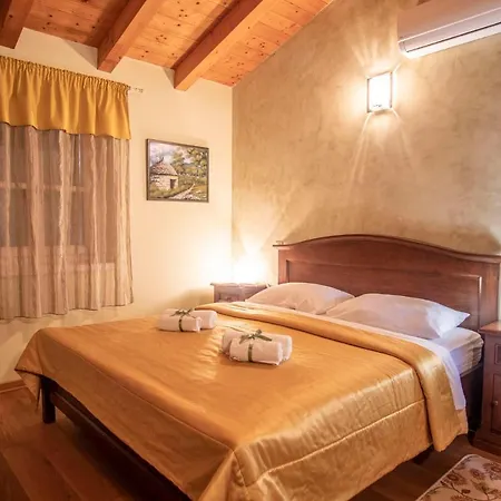 Vila Pavicini 2181 Segotici